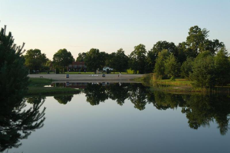 Отель Ferienpark Mecklenburg Ziegendorf Экстерьер фото